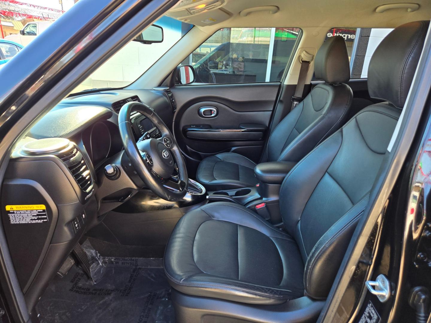 2016 BLACK /BLACK Kia Soul ! (KNDJX3A59G7) with an 2.0L L4 DOHC 16V engine, 6A transmission, located at 503 West Court, Seguin, TX, 78155, (830) 379-3373, 29.568621, -97.969803 - 2016 Kia Soul ! with a 2.0L L4 DOHC 16V, Automatic, Tilt, Cruise, AM/FM/AUX Stereo, Power Windows, Locks, Seat and Side Mirrors, Bluetooth, Leather Seating, Tinted Windows, Alloy Wheels, Rear Wiper, Rear Defroster and more!! - Photo#4